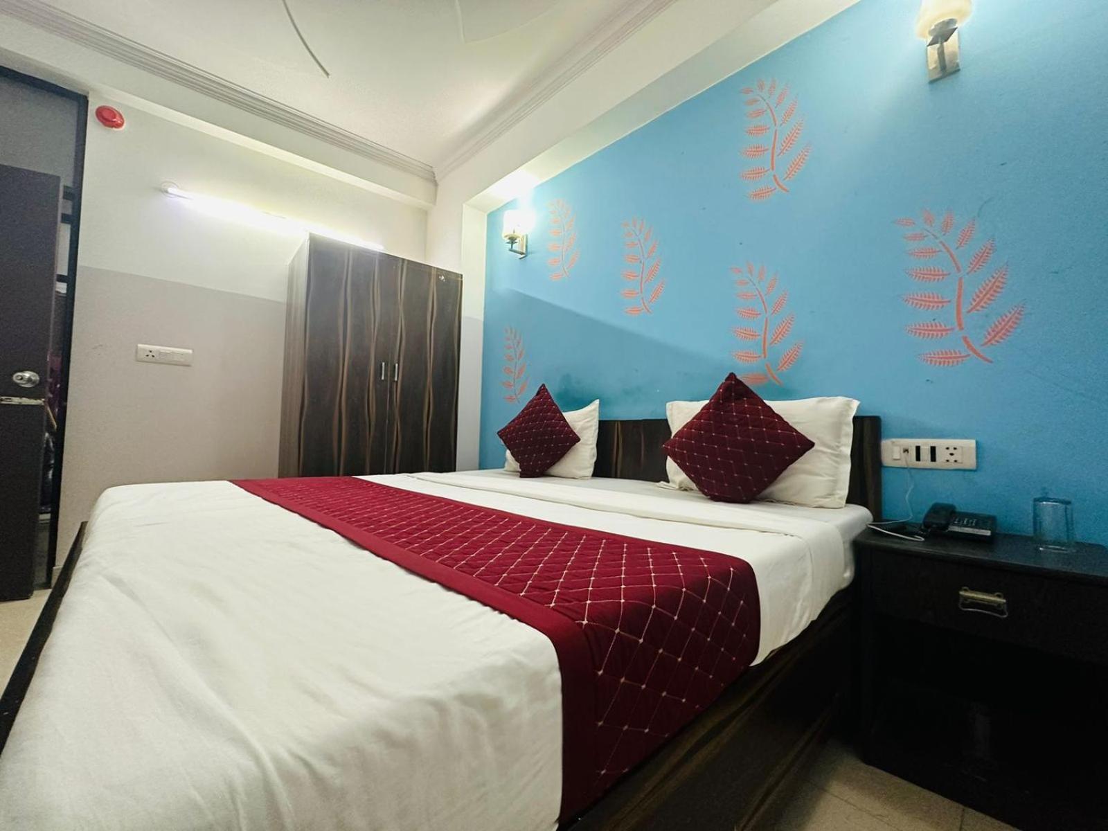Hotel Galaxy Inn Near Delhi International Airport Neu-Delhi Exterior foto