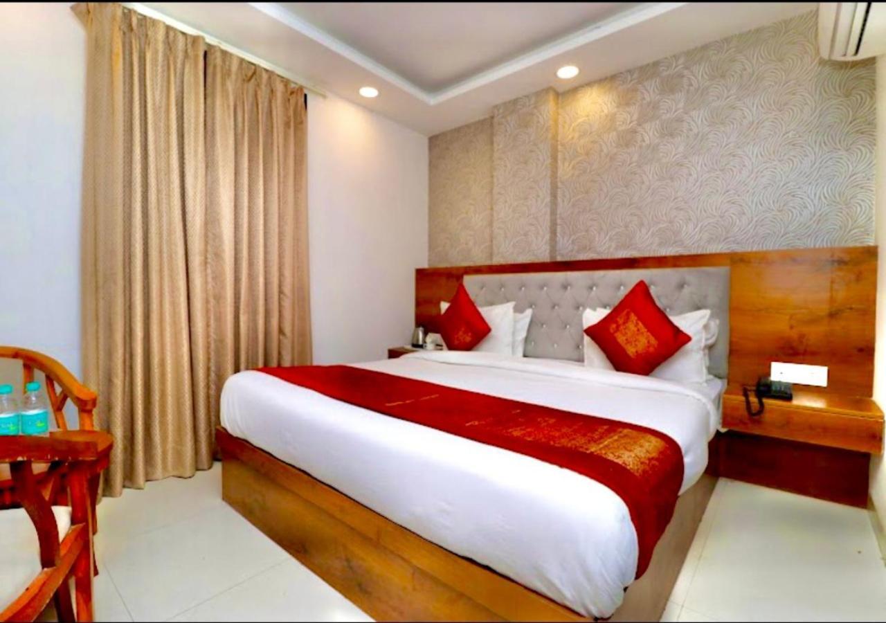 Hotel Galaxy Inn Near Delhi International Airport Neu-Delhi Exterior foto