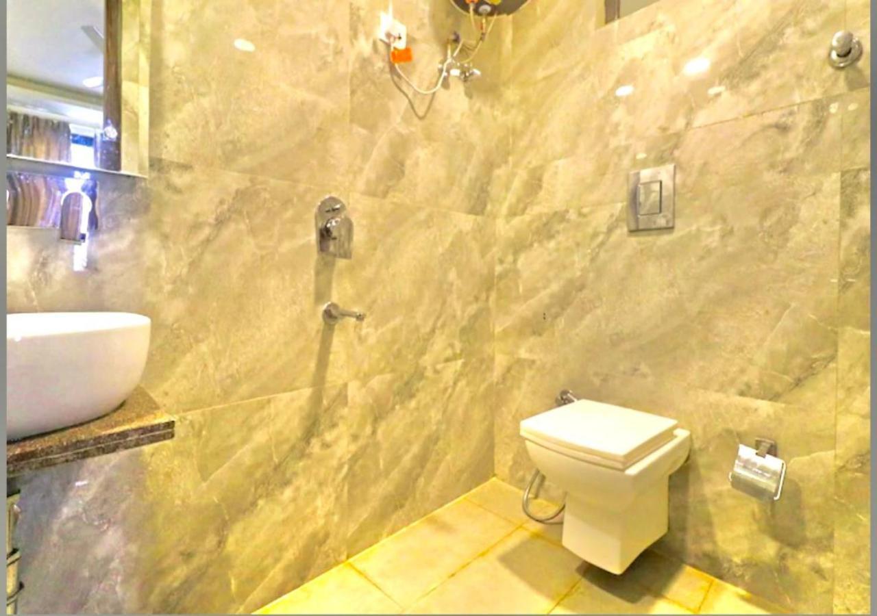 Hotel Galaxy Inn Near Delhi International Airport Neu-Delhi Exterior foto