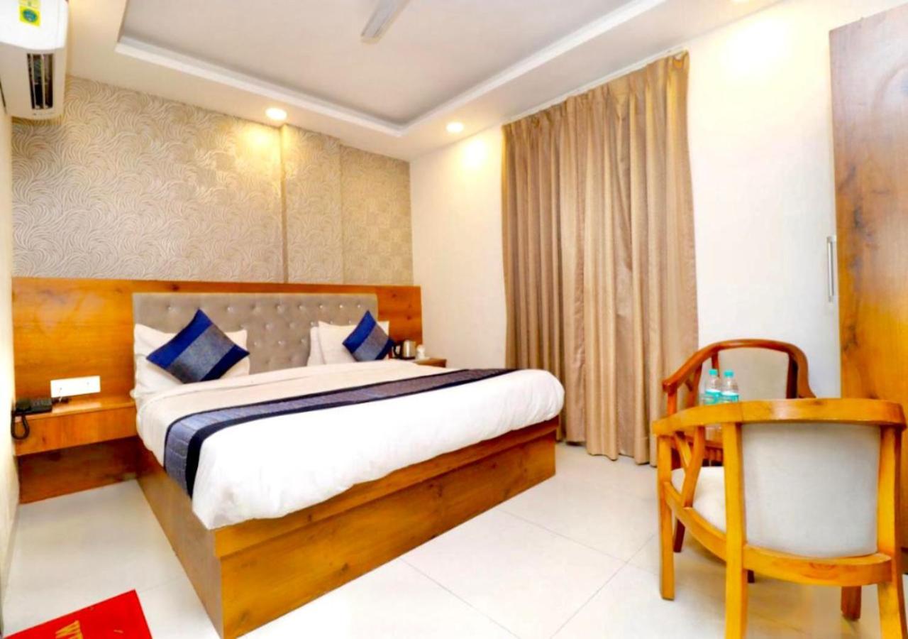 Hotel Galaxy Inn Near Delhi International Airport Neu-Delhi Exterior foto