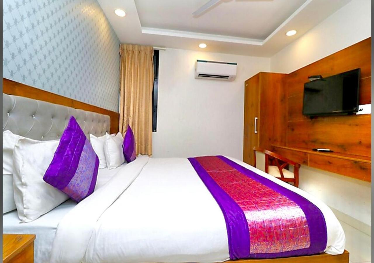 Hotel Galaxy Inn Near Delhi International Airport Neu-Delhi Exterior foto